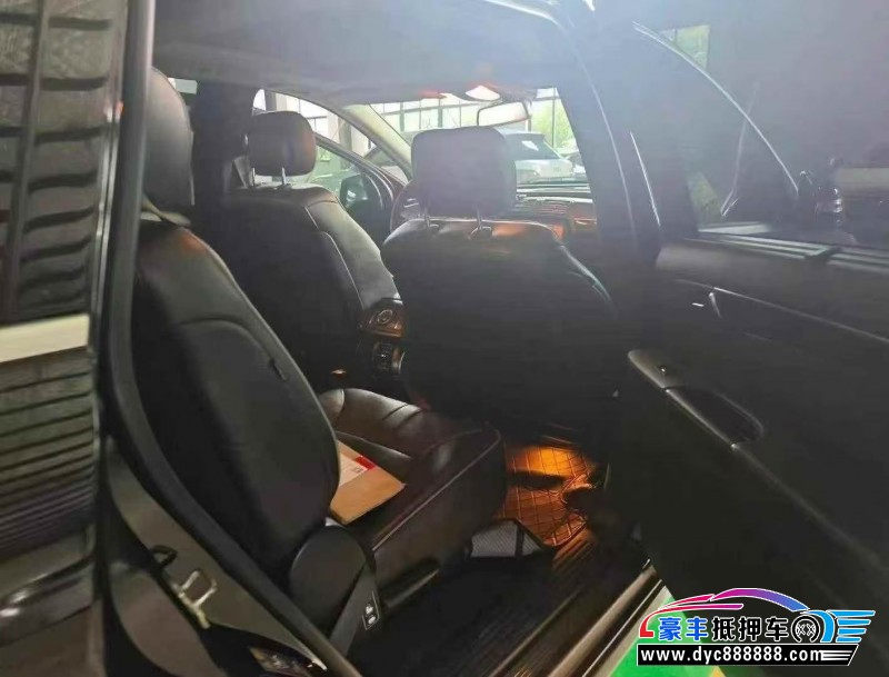 18年奔驰R轿车抵押车出售