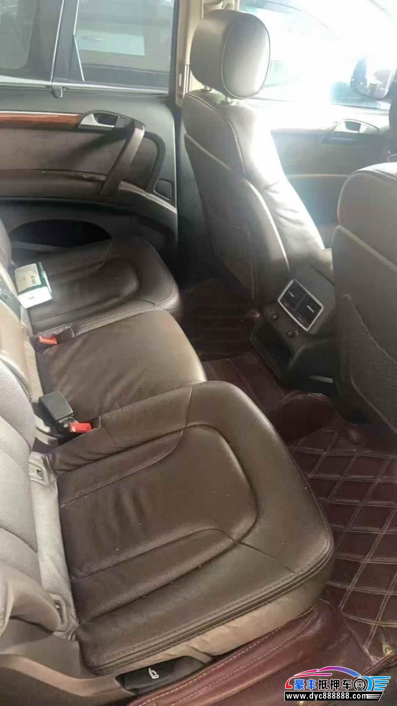 13年奥迪Q7轿车抵押车出售