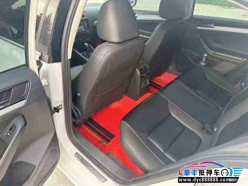 17年大众速腾轿车抵押车出售