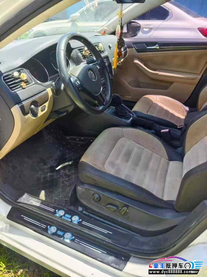 16年大众速腾轿车抵押车出售