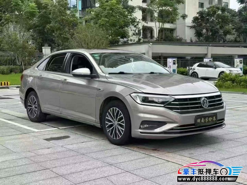 19年大众速腾轿车抵押车出售