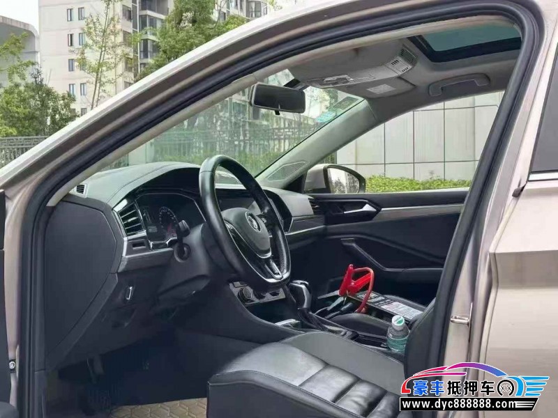 19年大众速腾轿车抵押车出售