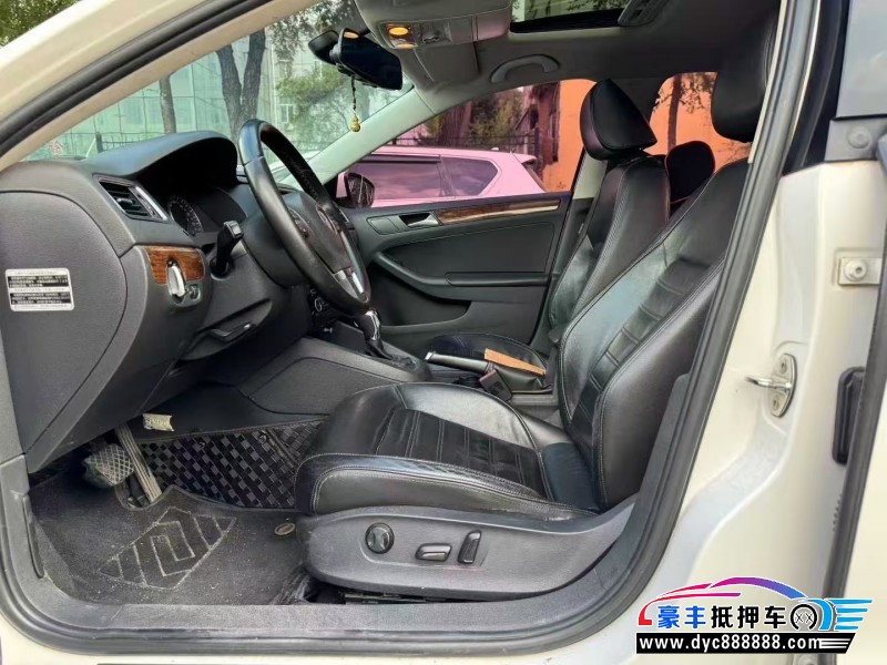 13年大众速腾轿车抵押车出售