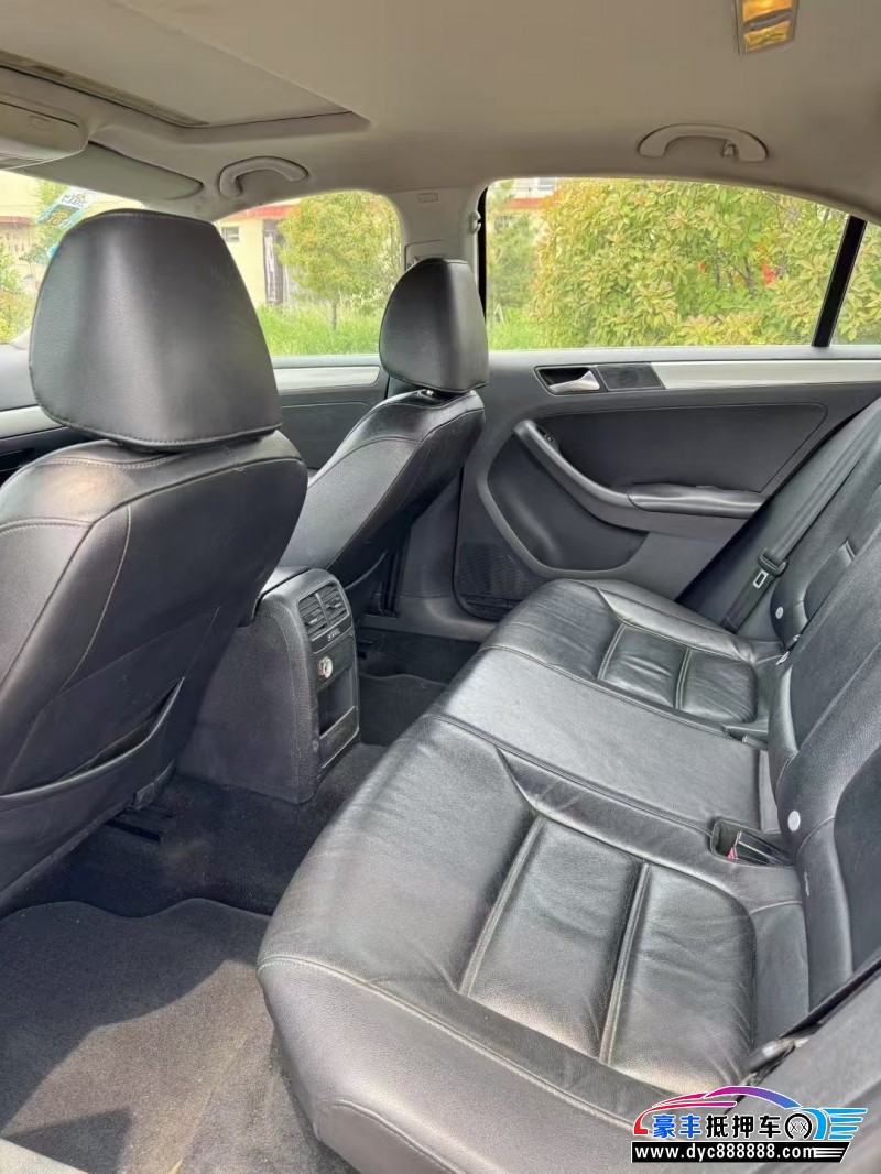 13年大众速腾轿车抵押车出售