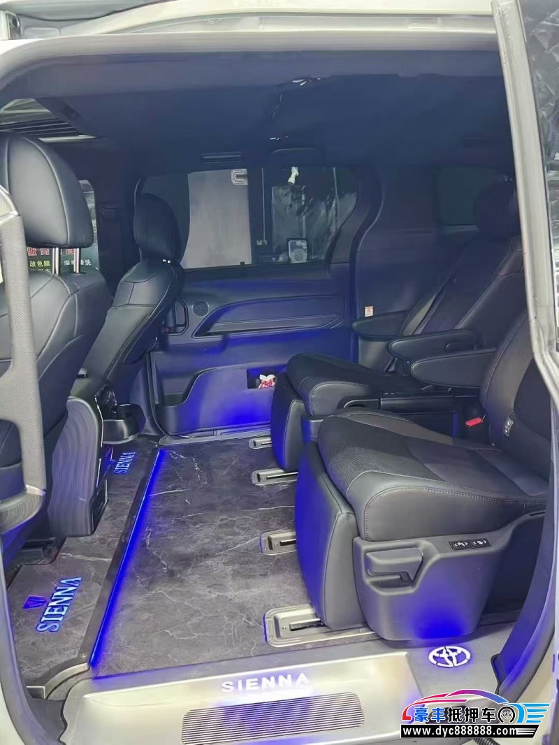 23年丰田塞纳轿车抵押车出售