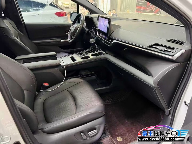 23年丰田塞纳轿车抵押车出售