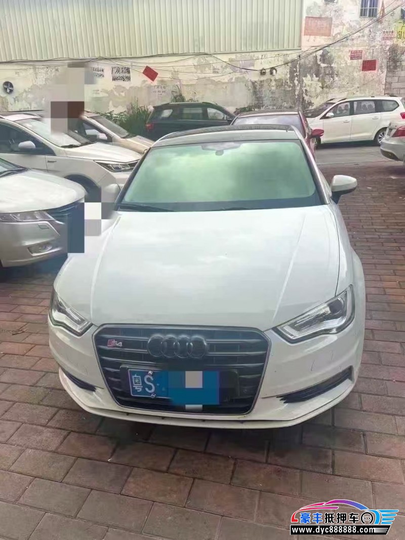 抵押车出售17年奥迪A3轿车