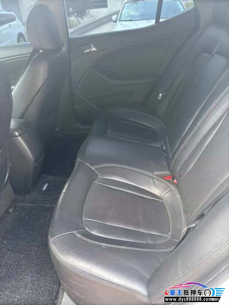 12年起亚K5轿车抵押车出售