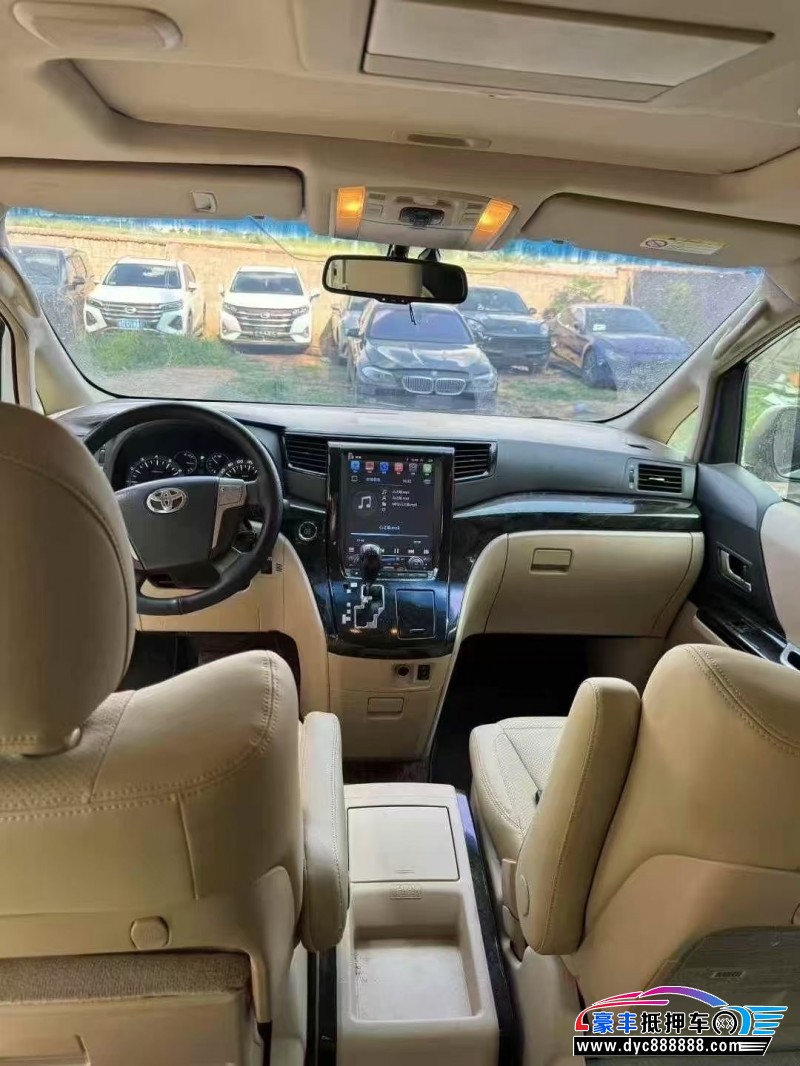 12年丰田埃尔法轿车抵押车出售