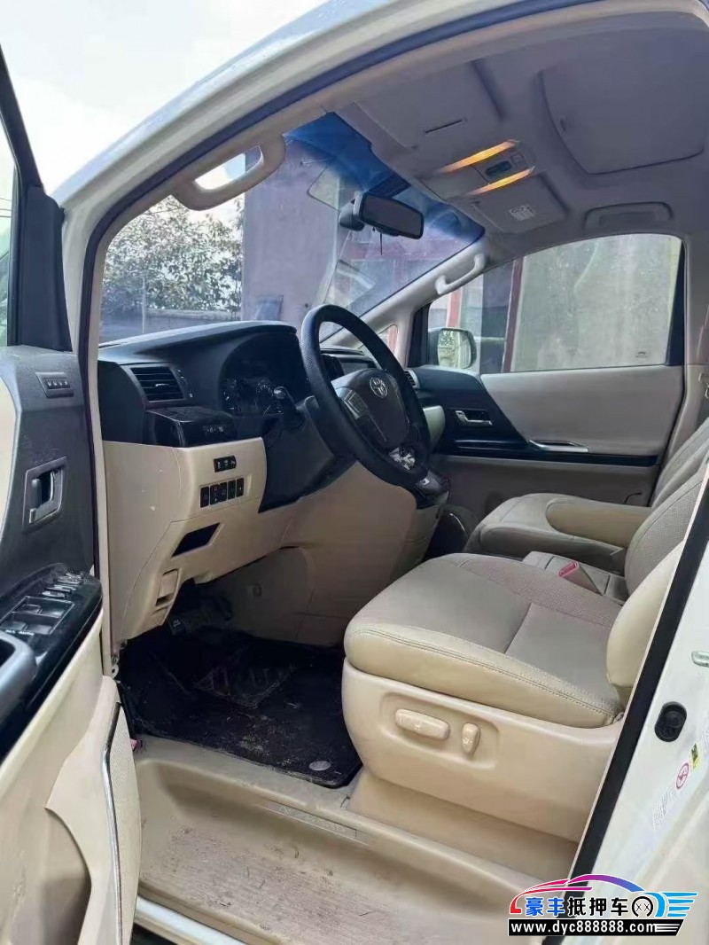 12年丰田埃尔法轿车抵押车出售