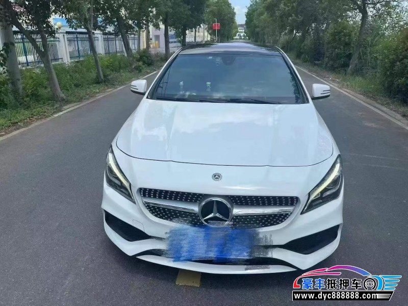 抵押车出售18年奔驰CLA轿车