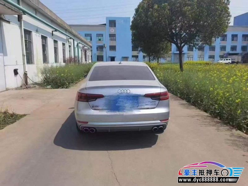 17年奥迪A4L轿车抵押车出售