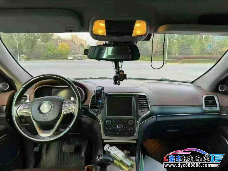 16年Jeep大切诺基轿车抵押车出售