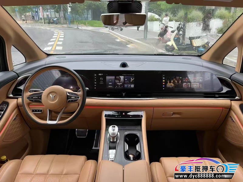 23年岚图梦想家轿车抵押车出售