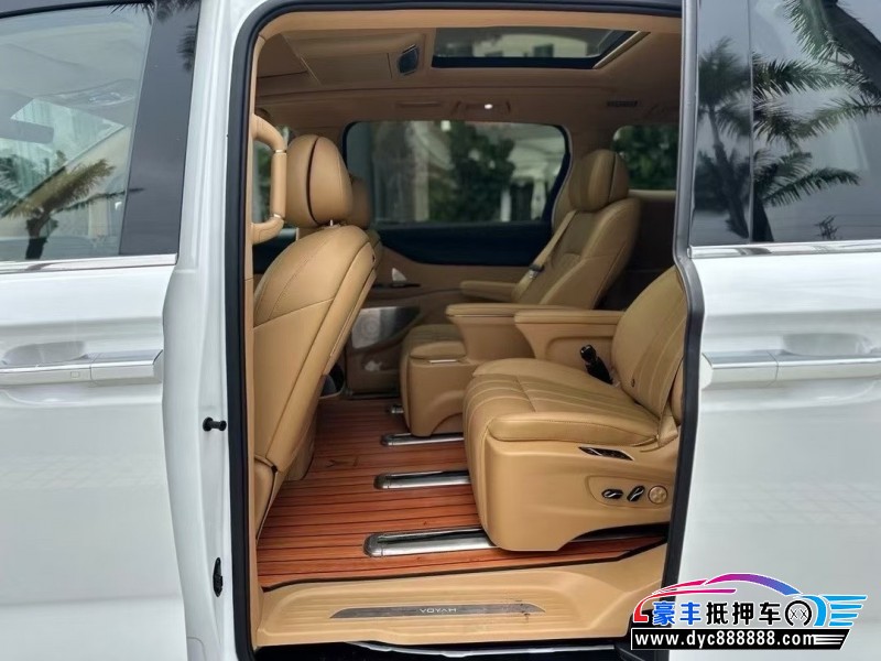 24年岚图梦想家轿车抵押车出售