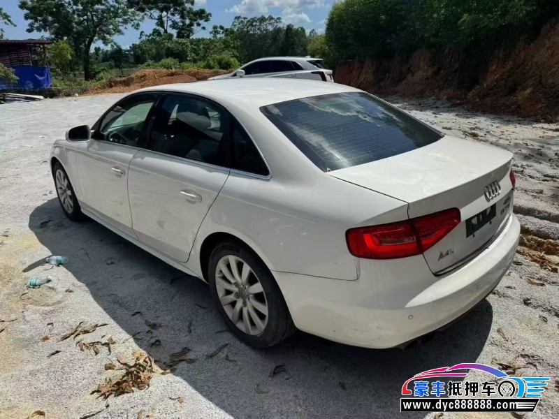 13年奥迪A4L轿车抵押车出售