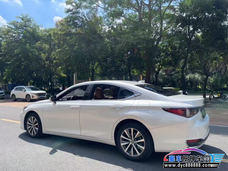 21年雷克萨斯ES轿车抵押车出售