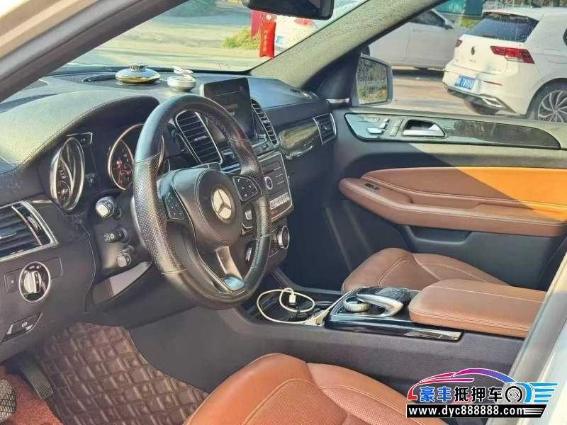 19年奔驰GLSSUV抵押车出售