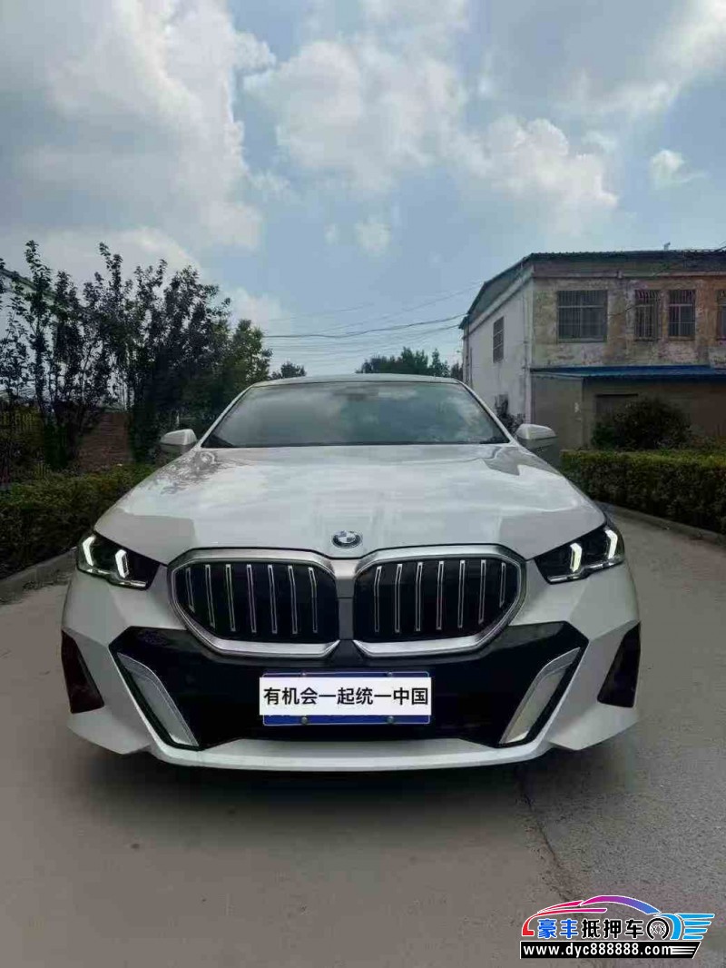 抵押车出售24年宝马5系轿车