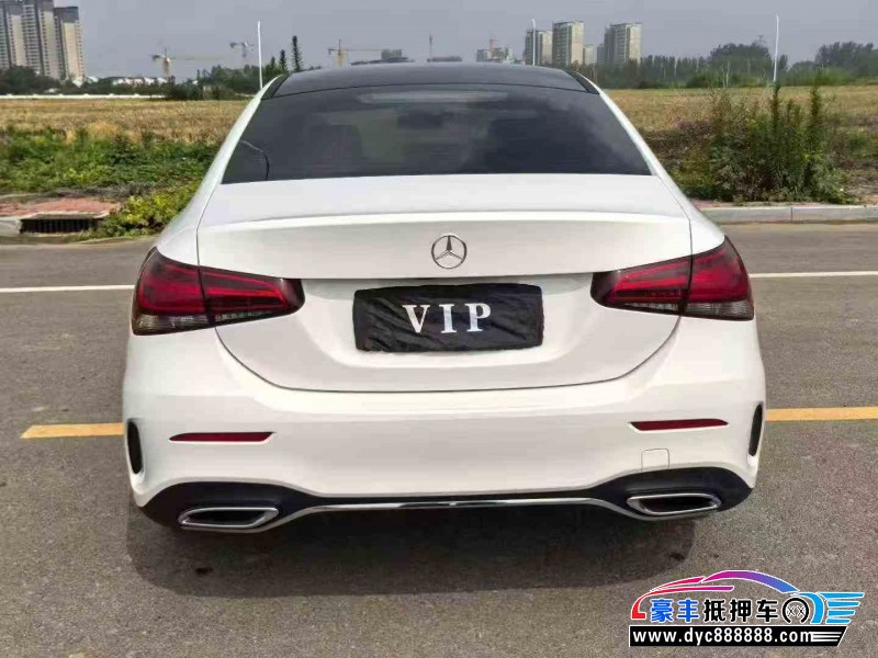 22年奔驰A轿车抵押车出售