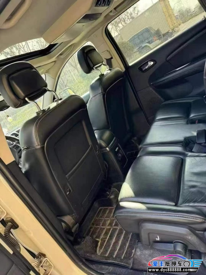 14年道奇酷威轿车抵押车出售