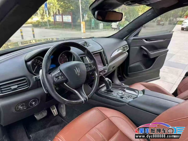 17年玛莎拉蒂莱万特轿车抵押车出售