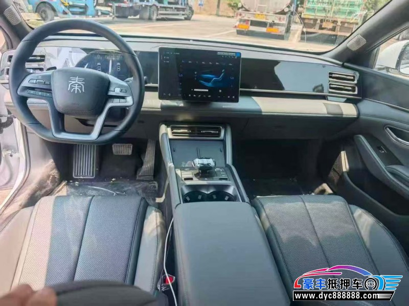 25年比亚迪秦轿车抵押车出售