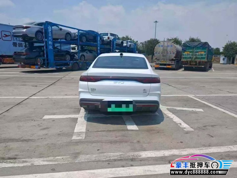 25年比亚迪秦轿车抵押车出售