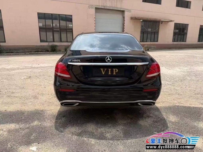 17年奔驰E轿车抵押车出售