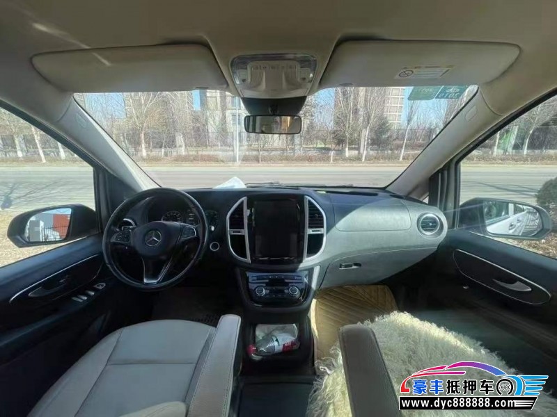 17年奔驰威霆轿车抵押车出售