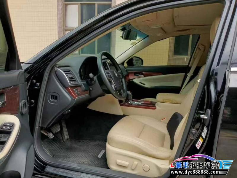 18年丰田皇冠轿车抵押车出售