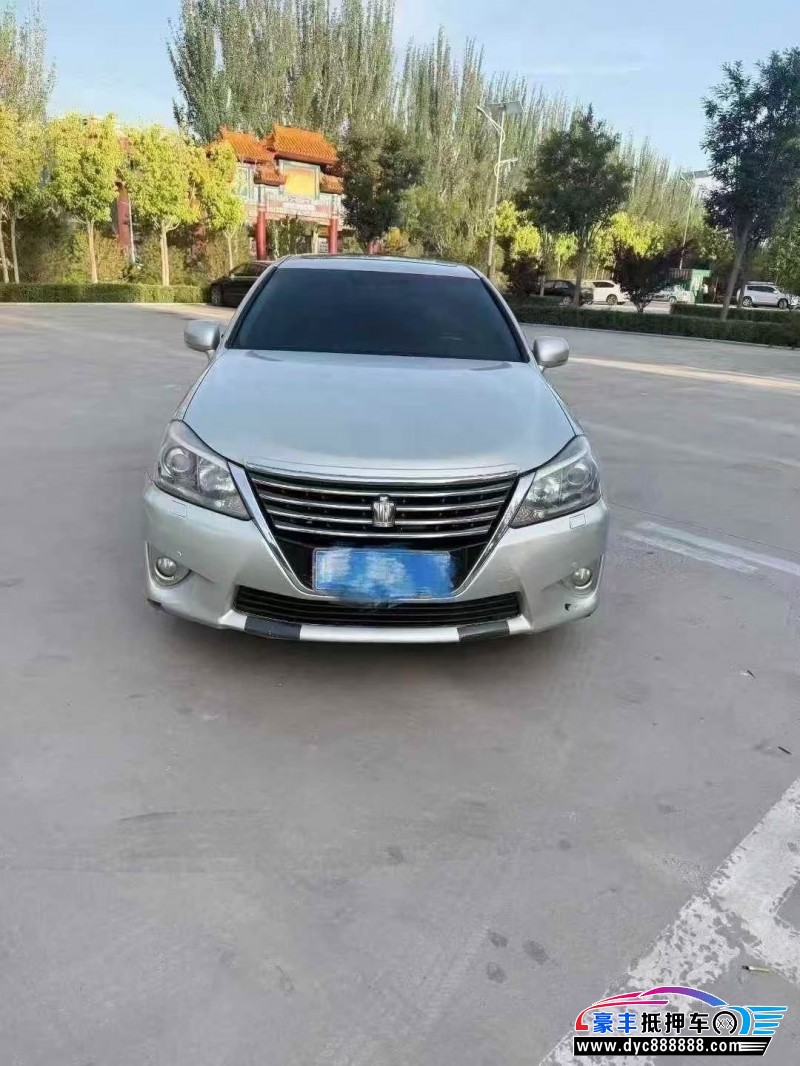 14年丰田皇冠轿车抵押车出售