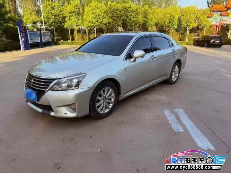 14年丰田皇冠轿车抵押车出售