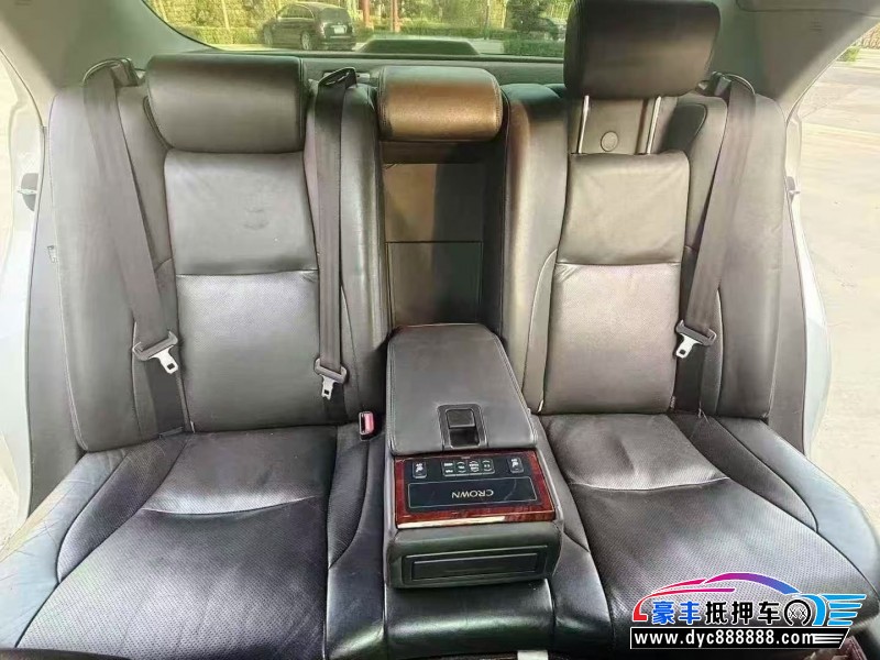 14年丰田皇冠轿车抵押车出售