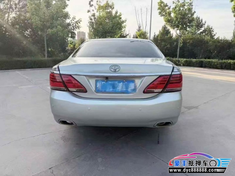 14年丰田皇冠轿车抵押车出售