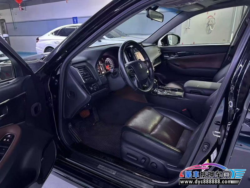 18年丰田皇冠轿车抵押车出售