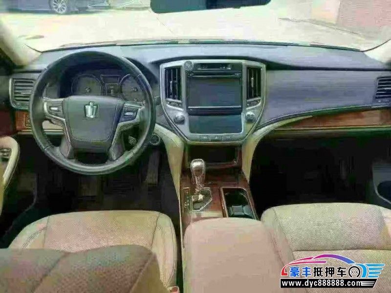 18年丰田皇冠轿车抵押车出售