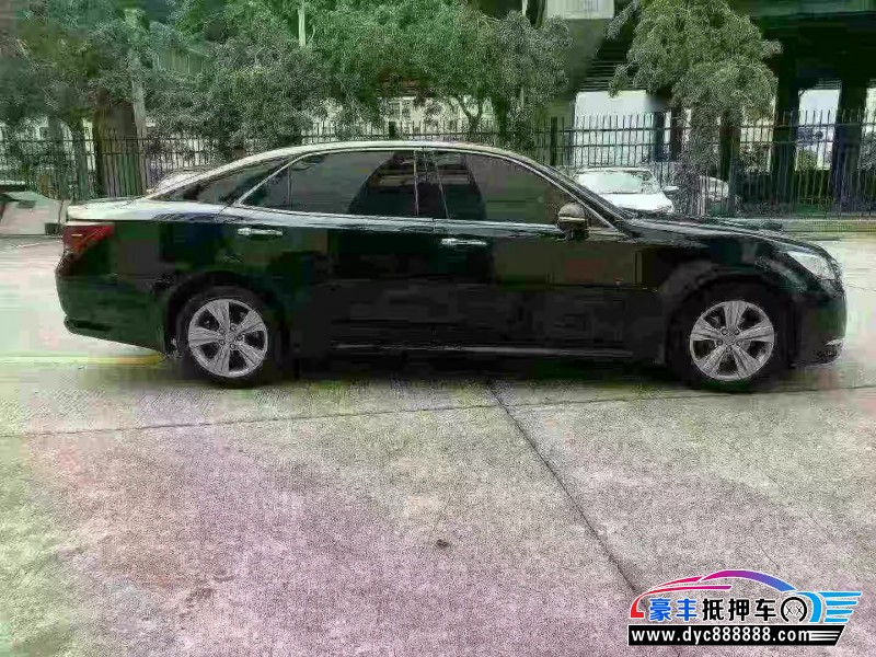 18年丰田皇冠轿车抵押车出售