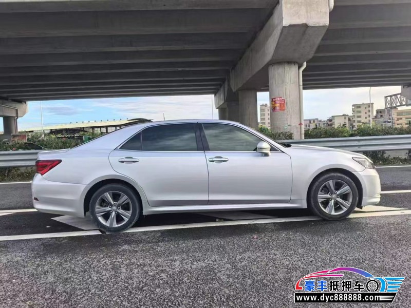 19年丰田皇冠轿车抵押车出售