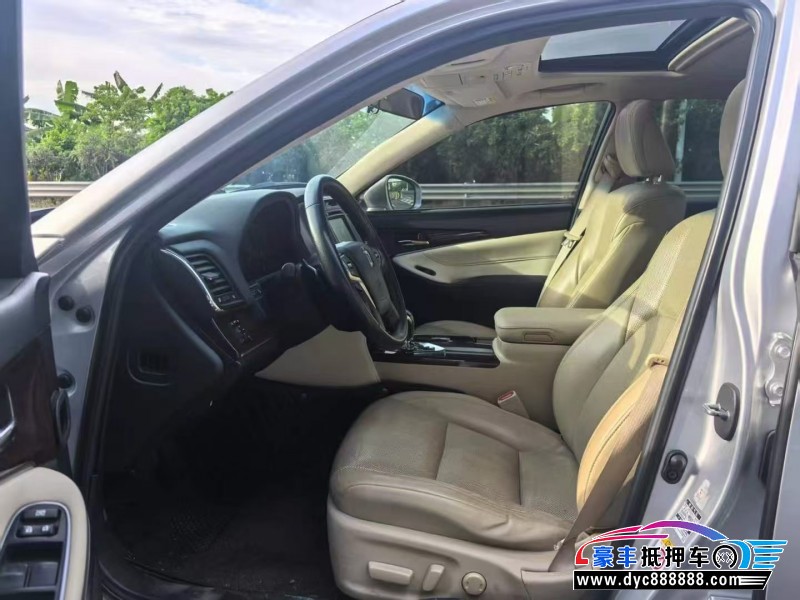 19年丰田皇冠轿车抵押车出售