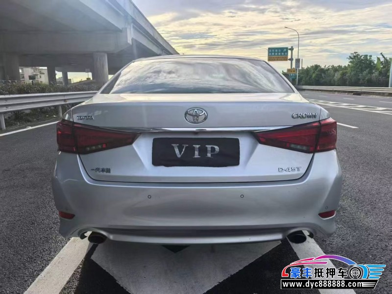 19年丰田皇冠轿车抵押车出售