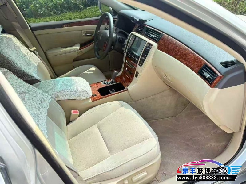 06年丰田皇冠轿车抵押车出售