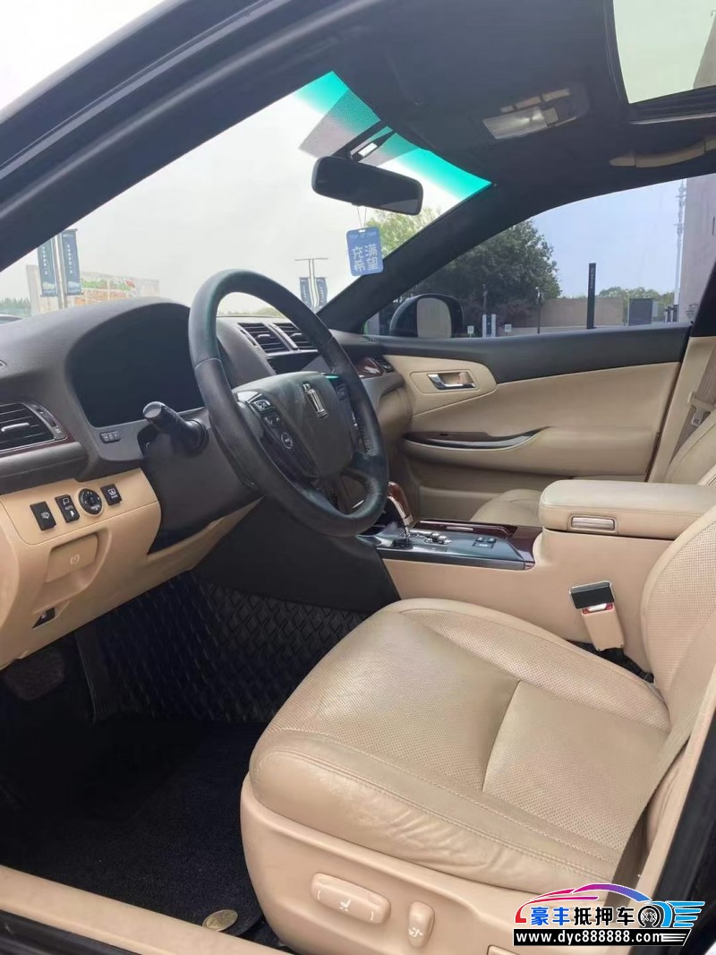 12年丰田皇冠轿车抵押车出售