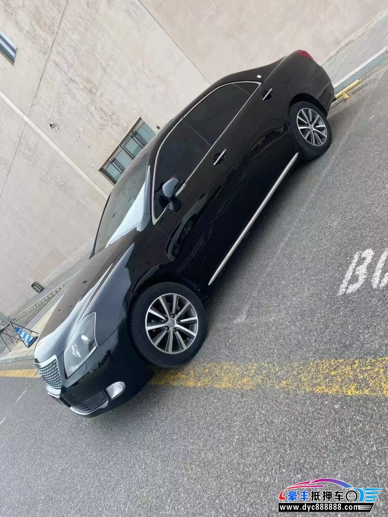 12年丰田皇冠轿车抵押车出售