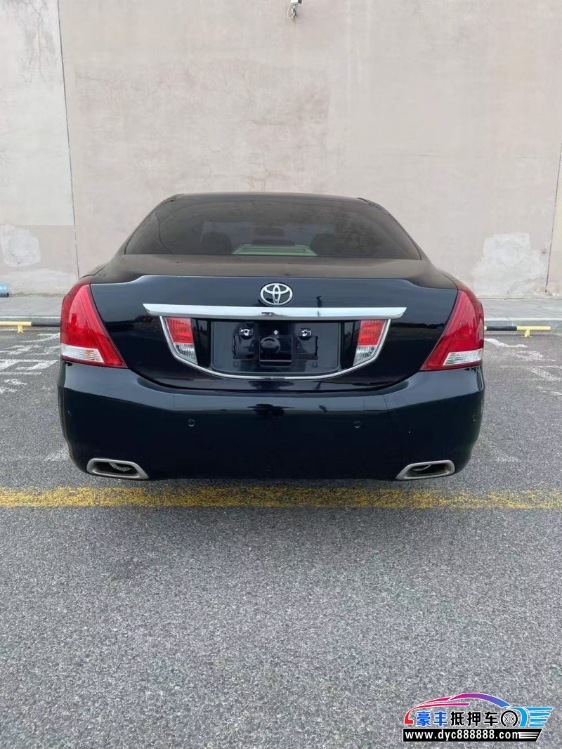 12年丰田皇冠轿车抵押车出售