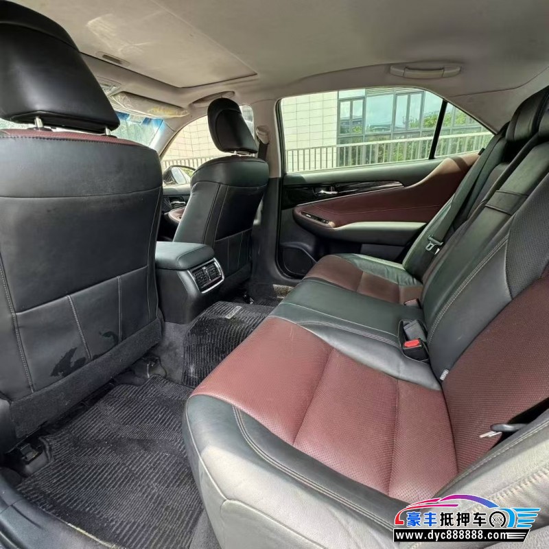 19年丰田皇冠轿车抵押车出售