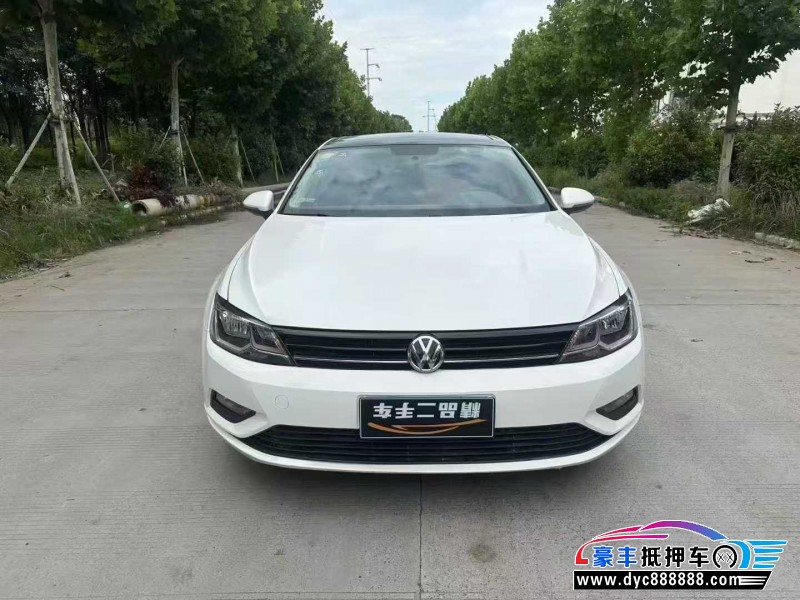 抵押车出售17年大众凌渡轿车