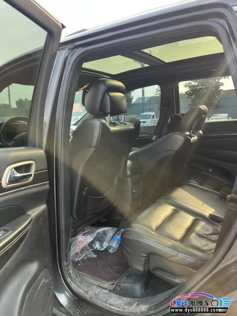 14年Jeep大切诺基轿车抵押车出售