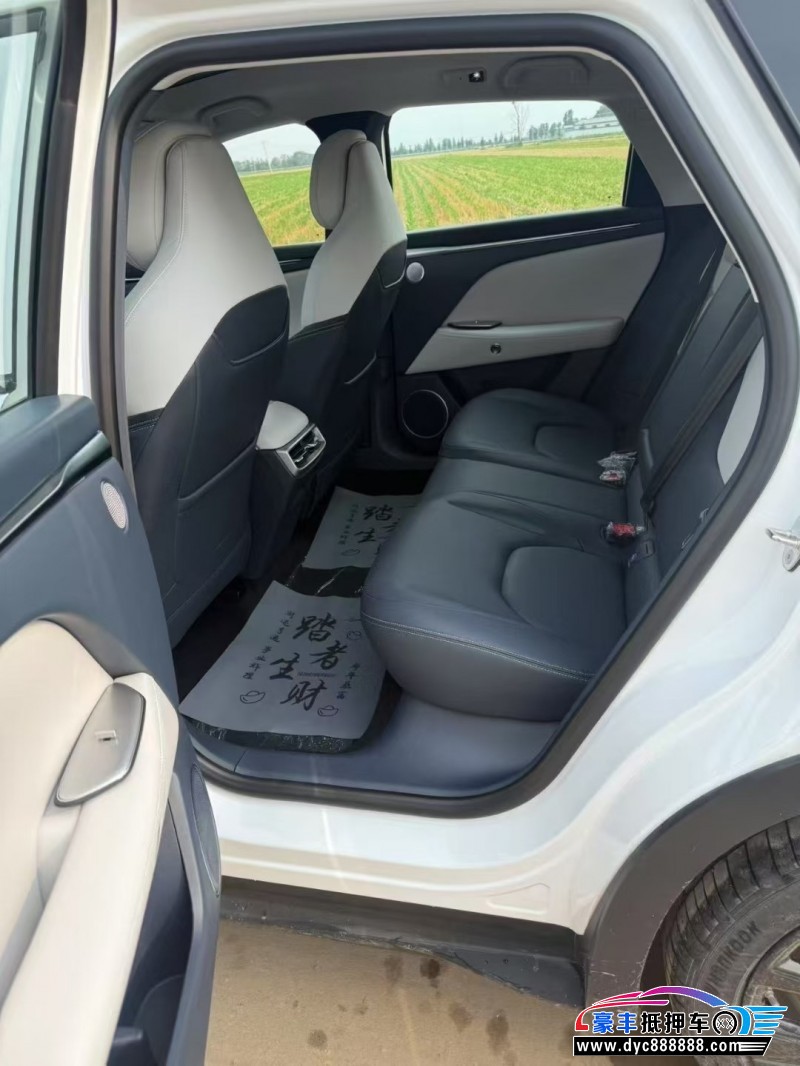 25年极狐阿尔法T轿车抵押车出售