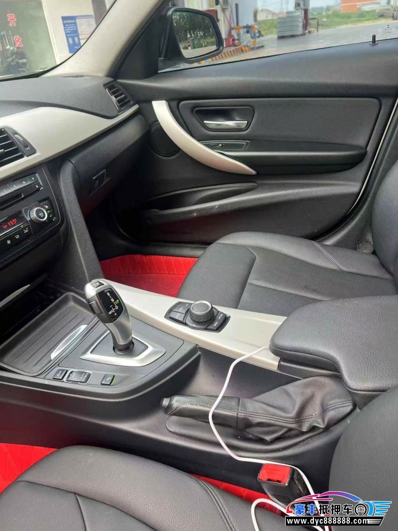 15年宝马3系轿车抵押车出售